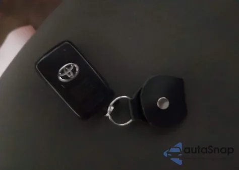 2013 Toyota Prius Three z USA, uszkodzony, nr VIN JTDKN3DU7D5642278